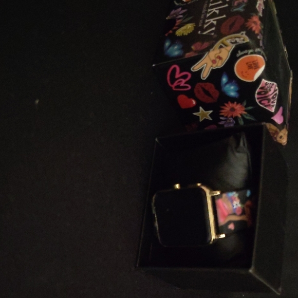 Colorful Floral Patterned Box - Picture 7 of 7